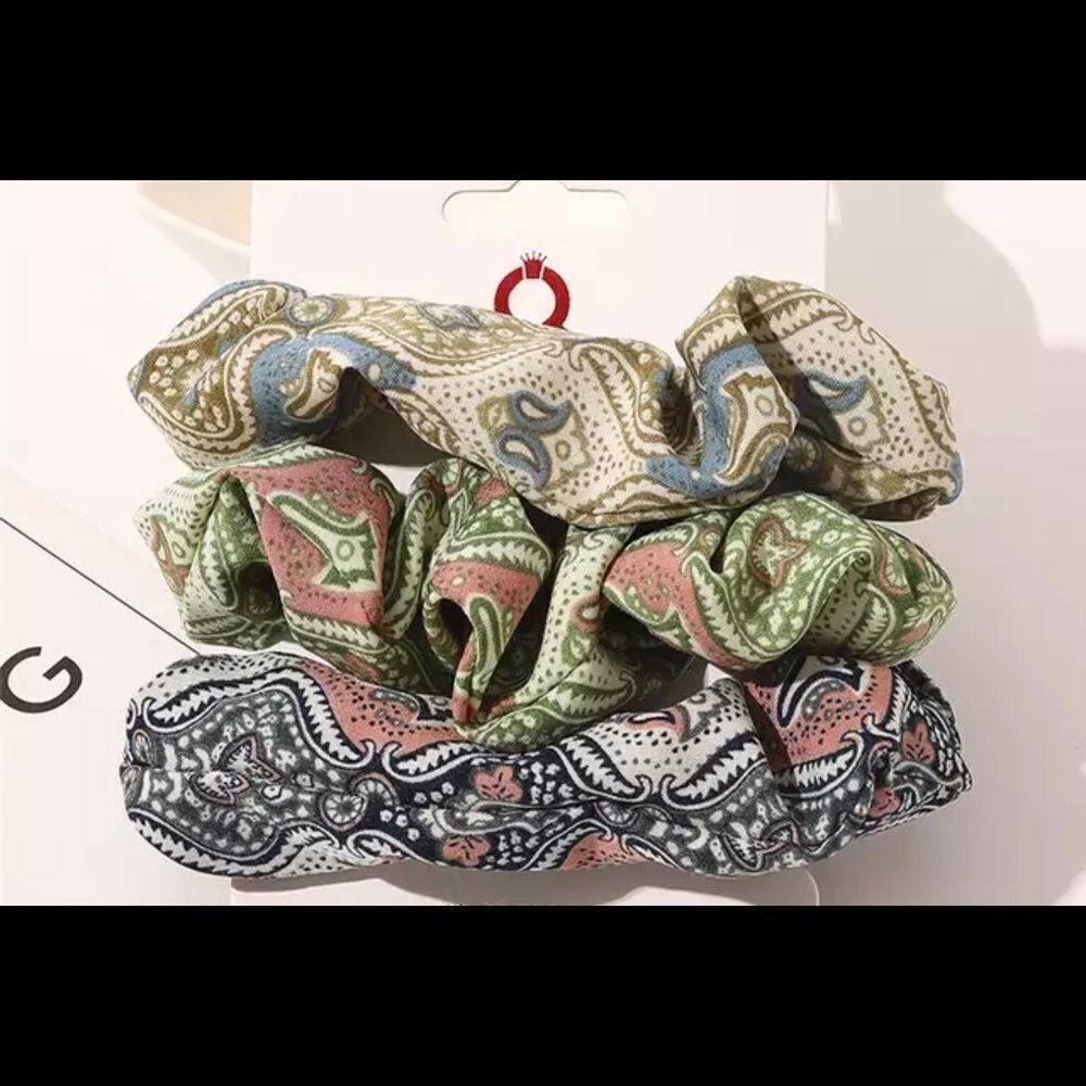 Set/3 SCRUNCHIES‎ - Picture 3 of 5